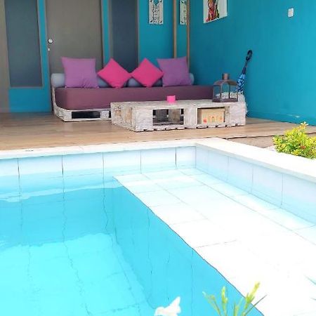 Meno Suites ギリ島 エクステリア 写真