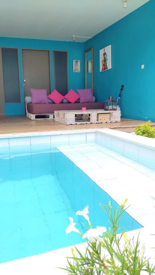 Meno Suites ギリ島 エクステリア 写真